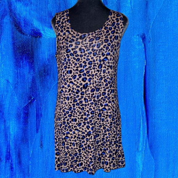 LOGO by Lori Goldstein Dresses & Skirts - LOGO Lori Goldstein lightweight soft long tunic or wear as a mini dress comfy